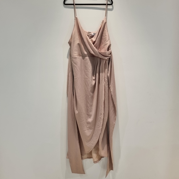 SHOWPO "How Will I Know" Dress in Champagne NWT - Picture 3 of 4